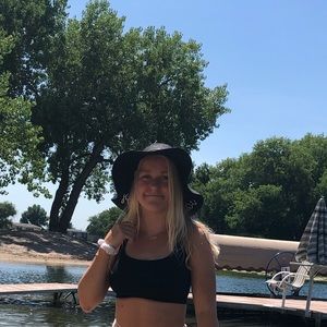 Meet your Posher, Ellie